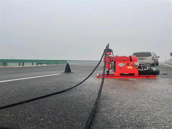 康乐马路路基路面开裂下沉注浆加固灌浆